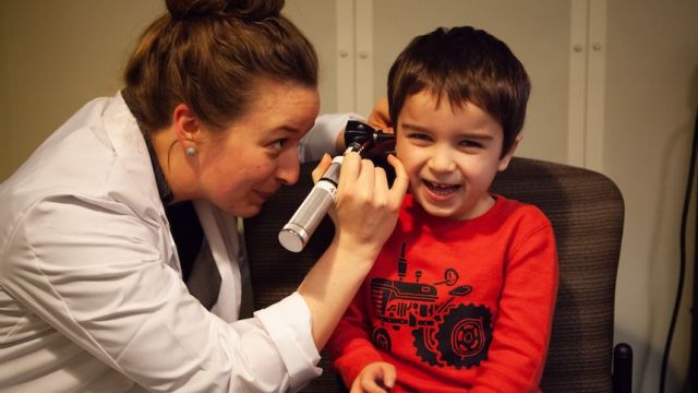 Pacific audiology student examining a child